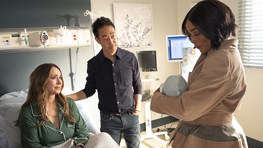 Jennifer Love Hewitt, Kenneth Choi and Angela Bassett in the Season 8 finale of