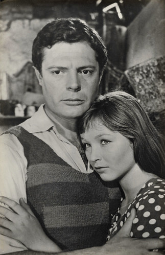 Marcello Mastroianni and Marina Vlady in Giorni d'amore (1954)