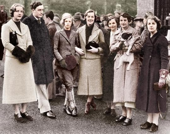 Photo of the six Mitford sisters and their brother