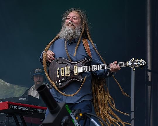Mike Love & The Full Circle took to the Cali...