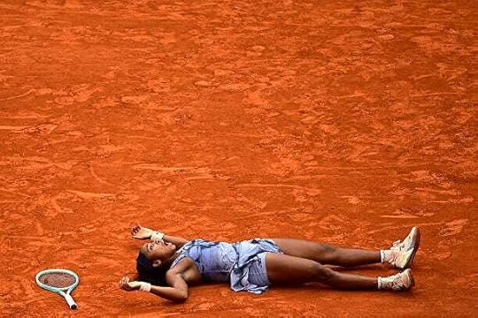 Coco Gauff celebrates after winning her women's singles final match against Belarus' Aryna Sabalenka on day 14 of the French Open tennis tournament...