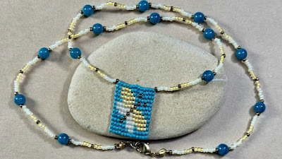 DIY butterfly bead necklace pendant – free beading tutorial