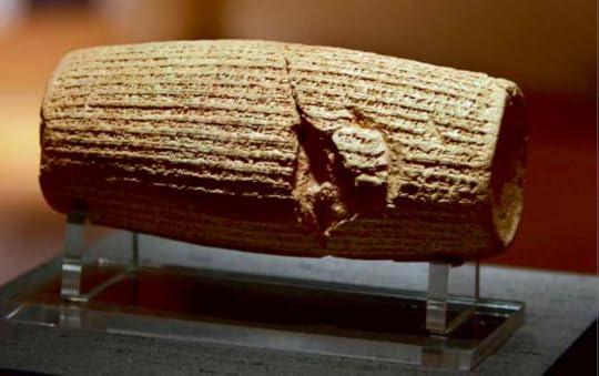 Ο Κύλινδρος του Κύρου, ο πρώτος καταστατικός χάρτης δικαιωμάτων στην ιστορία του ανθρώπου, όταν εκτέθηκε στο Εθνικό Μουσείο του Ιράν
