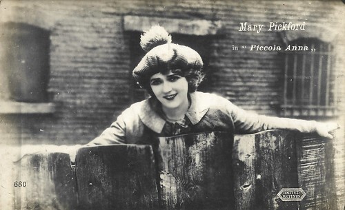 Mary Pickford in Little Annie Rooney (1925)