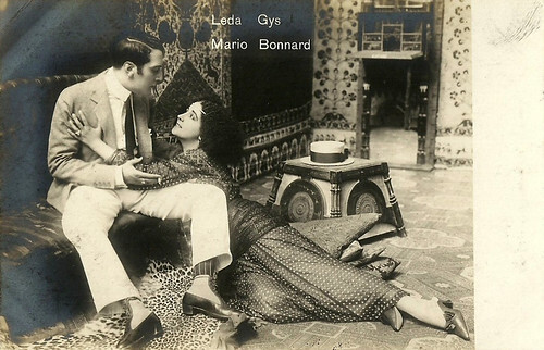 Leda Gys and Mario Bonnard in La pantomima della morte