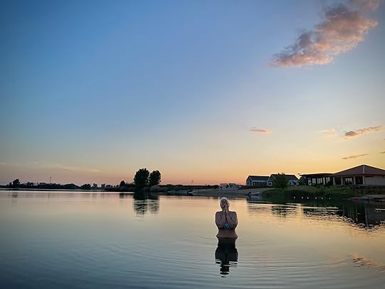 Inot la apus in Lacul Apa, Mediesu Aurit