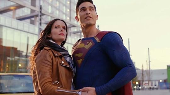 Tyler Hoechlin as Clark Kent and Elizabeth Tulloch as Lois Lane in