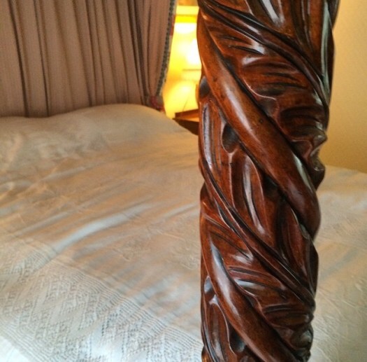 oaken leaves on a bedpost at Drum: things I stole from castles