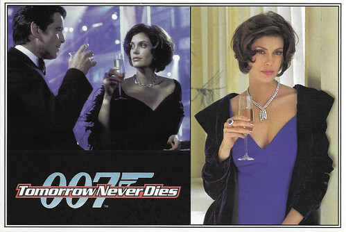 Teri Hatcher and Pierce Brosnan in Tomorrow Never Dies (1997)