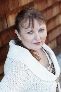 Headshot of author Lynn Cahoon