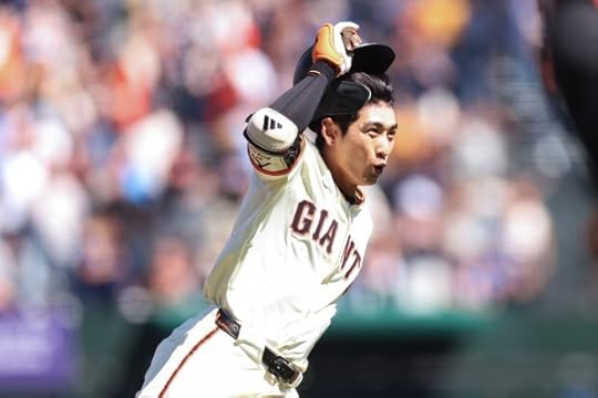 Jung Hoo Lee #51 of the San Francisco Giants celebrates after he hit a single to score the winning run against the Chicago Cubs in the ninth inning at Oracle Park on Aug. 28, 2025 in San Francisco, California. (Photo by Ezra Shaw/Getty Images)