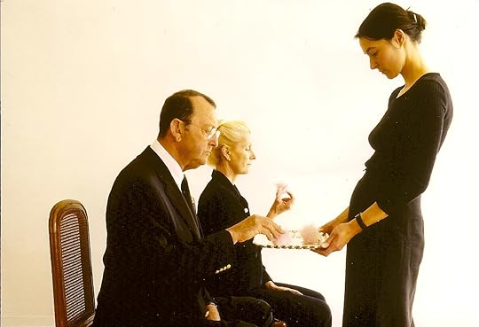 Reconstitution d'un rêve dans lequel les parents d'Édouard Levé mangent de la fourrure acrylique rose, Édouard Levé, 1998, via Wikimedia Commons