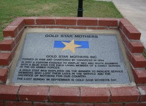 Gold star mothers plaque