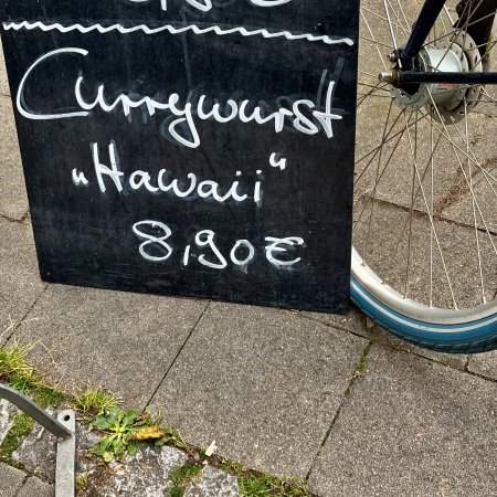 Eine Tafel vor einem Restaurant mit der Aufschrift 