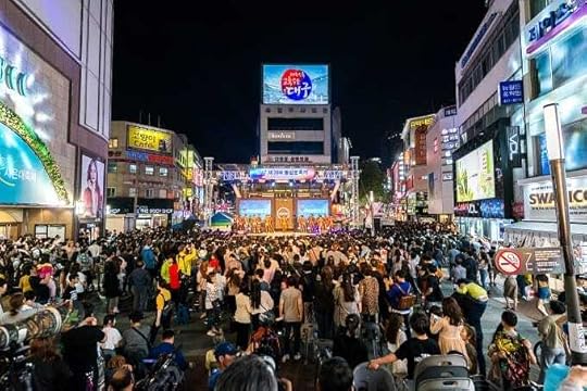 Dongseongno Street Daegu대구광역시, CC BY-SA 4.0, via Wikimedia Commons