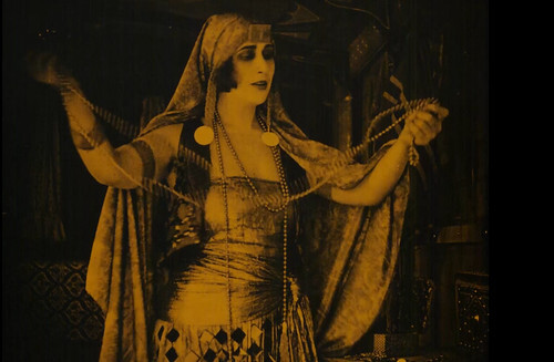 Italia Almirante Manzini in Zingari (1920)