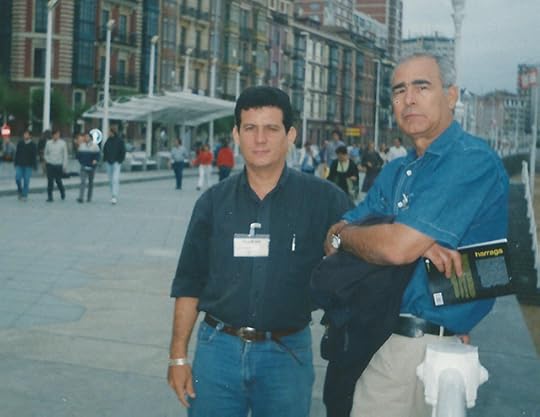 Con el escritor cubano Antonio Álvarez Gil en Gijón. Semana Negra de Gijón, 2002.