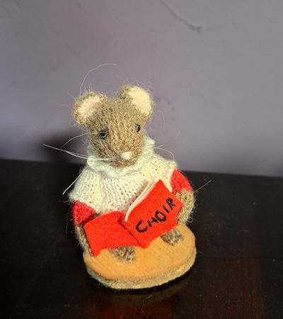 knitted mouse in chorister's outfirt