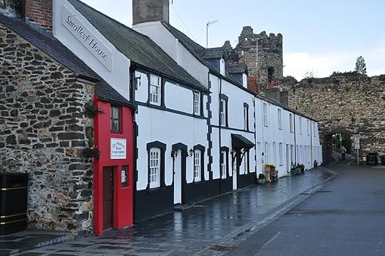https://commons.wikimedia.org/wiki/File:Smallest_House_in_Great_Britain,_Conwy_(8035).jpg