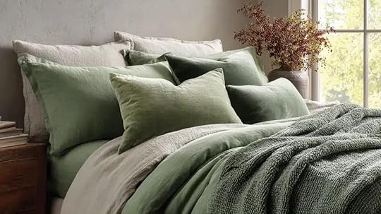 sage with layerd bedding.png