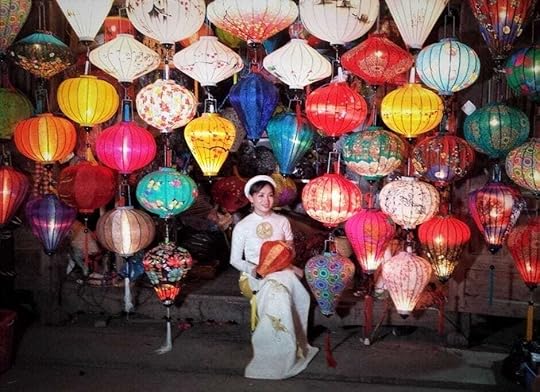 Best time to visit Hoi An. Lantern Seller Hoi An Old Town
