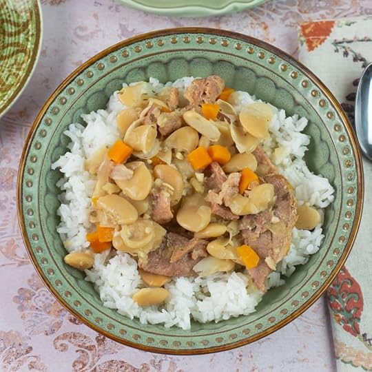 Cooked dried butter beans in a bowl.