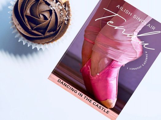 Read Tendu by Ailish Sinclair with a chocolate cupcake