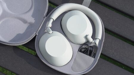 Sony WH-1000XM6 folded design