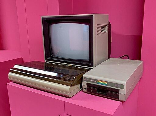 Commodore 64 (1984) with ''Video monitor model 1702'' and a''[[Commodore 1541]]'' [[Floppy disk drive]]