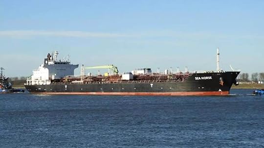 A large ship in the waterAI-generated content may be incorrect.