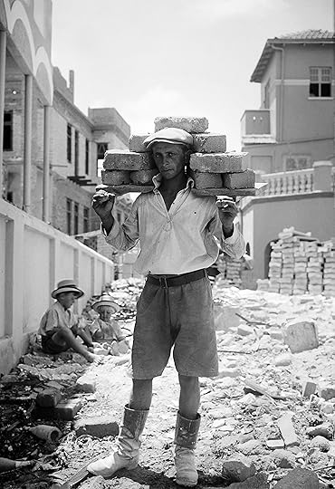 A builder in Tel Aviv, probably 1936 (goodfreephotos.com)