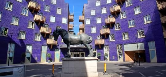 Statue of Jacob the dray horse in The Circle, Shad Thames.