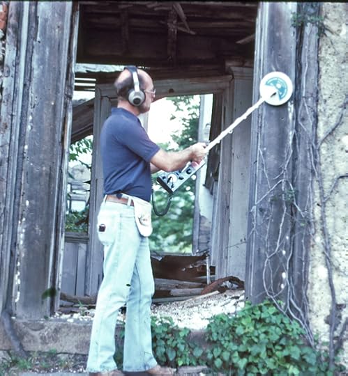 Look Ma, no pinpointer, no shovel, no camera and no camo!