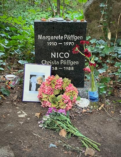 Nico.Friedhof Grunewald scaled