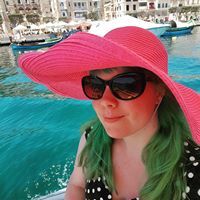 Profile Image for Helen Tamblyn-Saville.