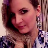 Profile Image for Ingrid Santos.