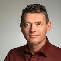 Profile Image for Simon Woolf.