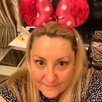 Profile Image for Lesley Smart.
