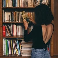 Profile Image for Layla Farago.
