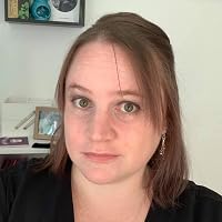 Profile Image for Danielle Larsen.