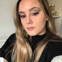 Profile Image for Laura hry.