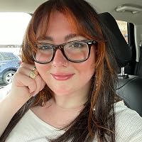 Profile Image for Lauren Raciti.