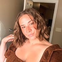 Profile Image for Chloe Chiado.