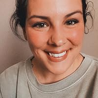 Profile Image for Nicole Minton.