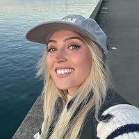 Profile Image for Lea Saunders.