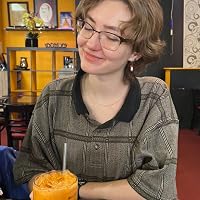 Profile Image for Lauren Richards.