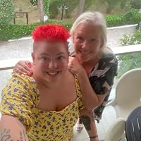 Profile Image for Holly Harding.