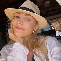Profile Image for Mollie.