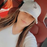 Profile Image for Angie Flores.