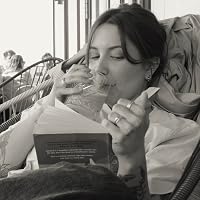 Profile Image for Miriam Zach.